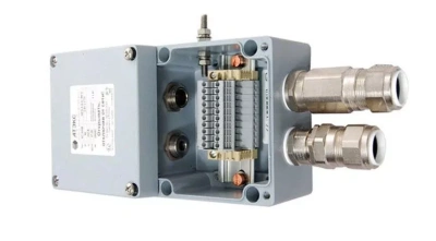 Взрывозащищенная клеммная коробка с кабельными вводами под небронированный кабель 122х120х90 в 